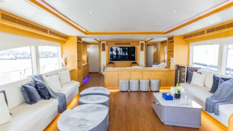 Luxury-yacht-110ft-4.webp