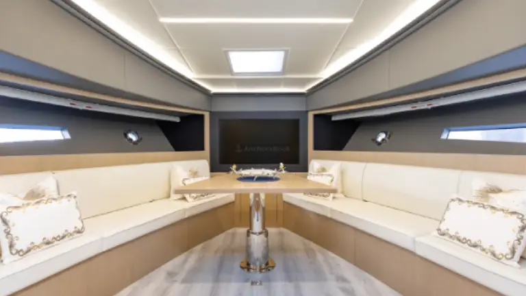 Luxury-yacht-52ft-10.webp