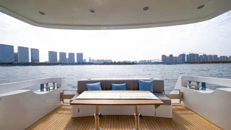 Luxury-yacht-52ft-2.webp