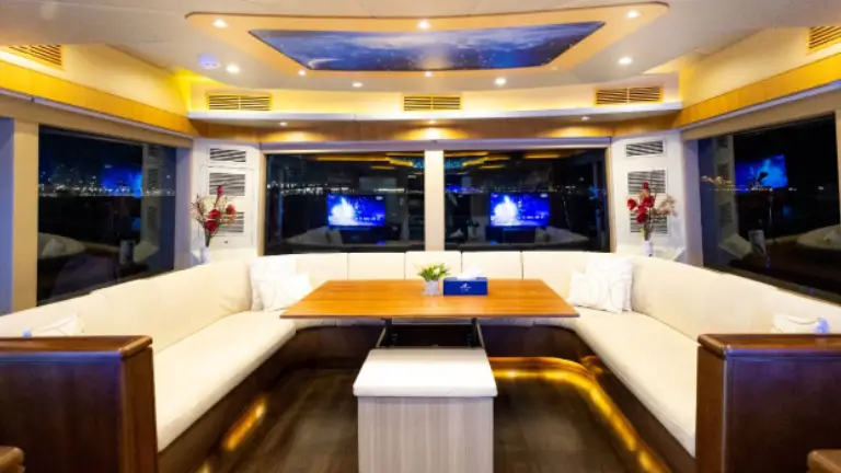 Luxury-yacht-60ft-4.webp