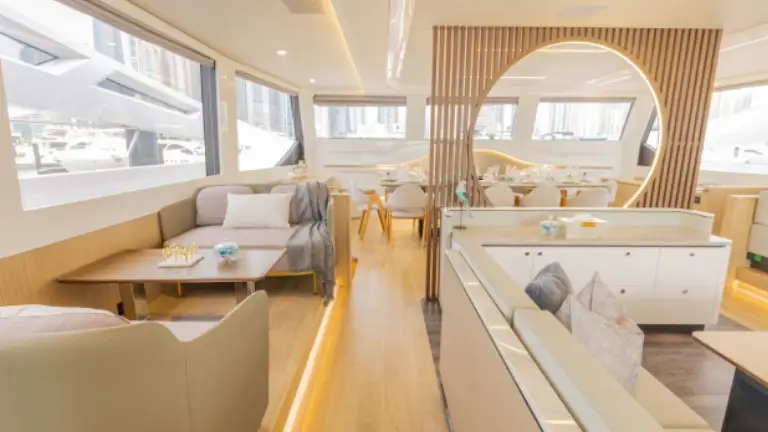 Luxury-yacht-65ft-10.webp