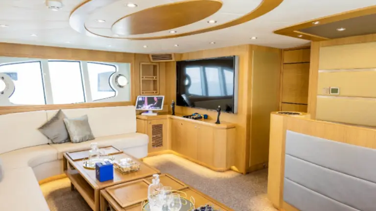 Luxury-yacht-76ft-6.webp