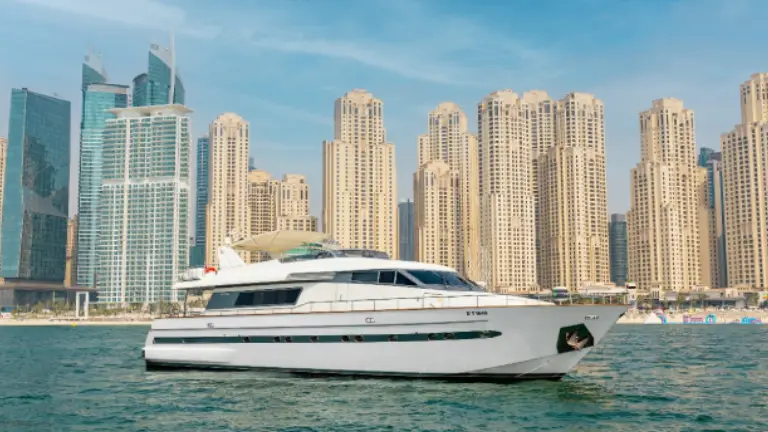 Luxury-yacht-82ft-10.webp