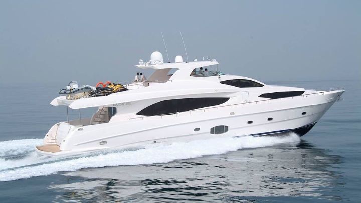 Majesty-101-ft-yacht-1.jpg